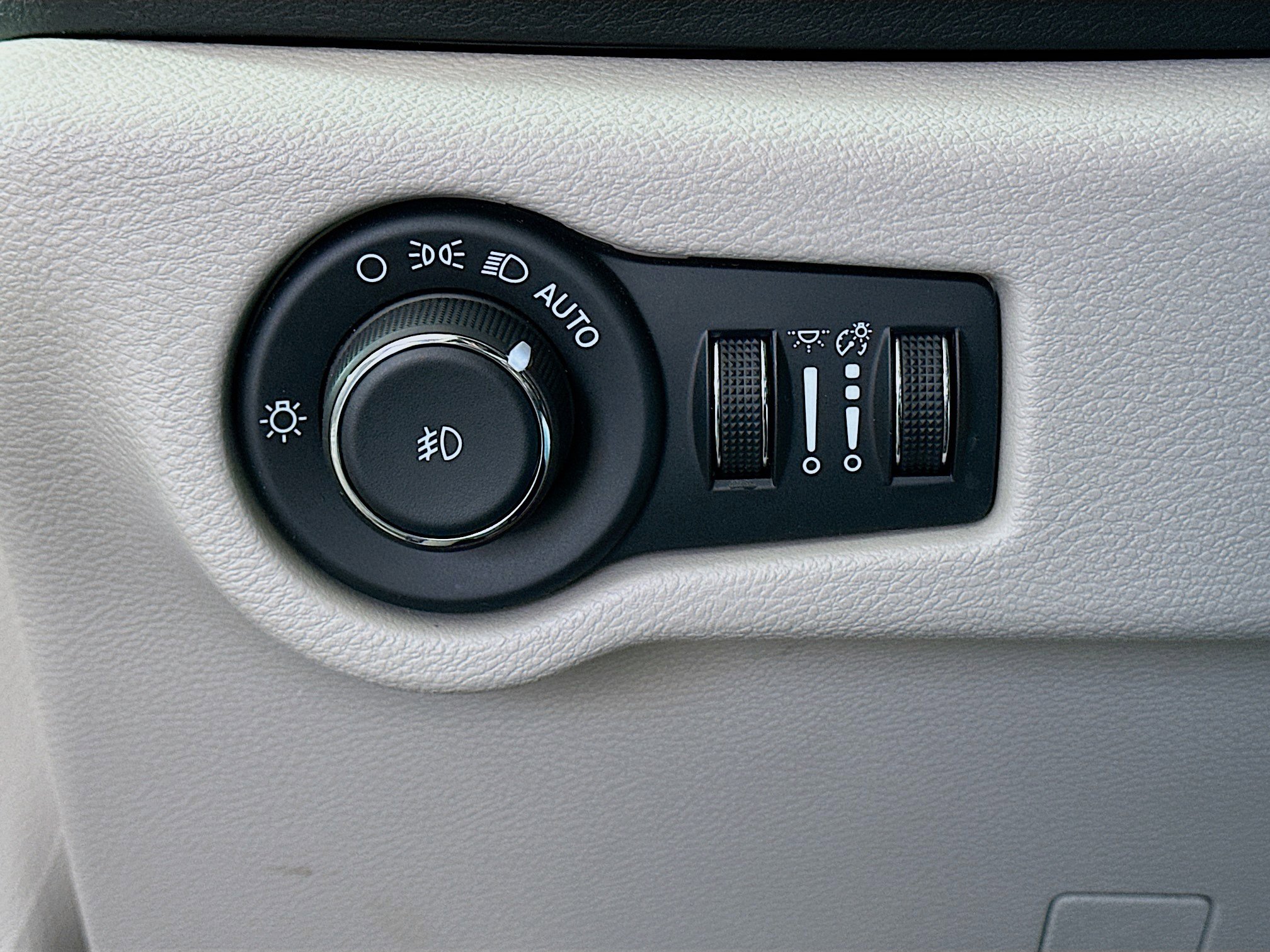 Used 2024 Chrysler Pacifica Touring-L image 17