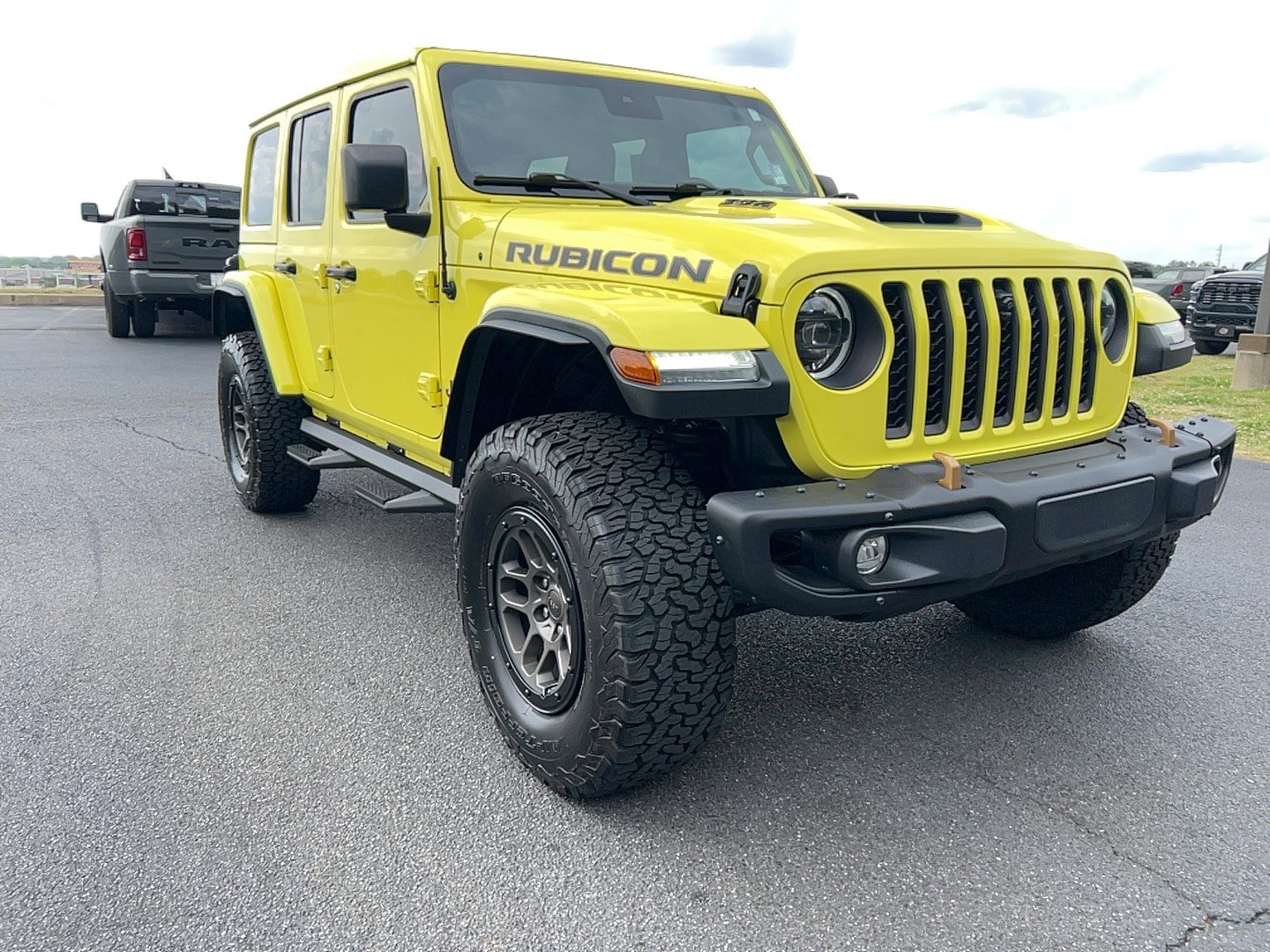 Used 2023 Jeep Wrangler Unlimited Rubicon 392 w/ Xtreme Recon 35" Tire Package AWD/4WD image 3