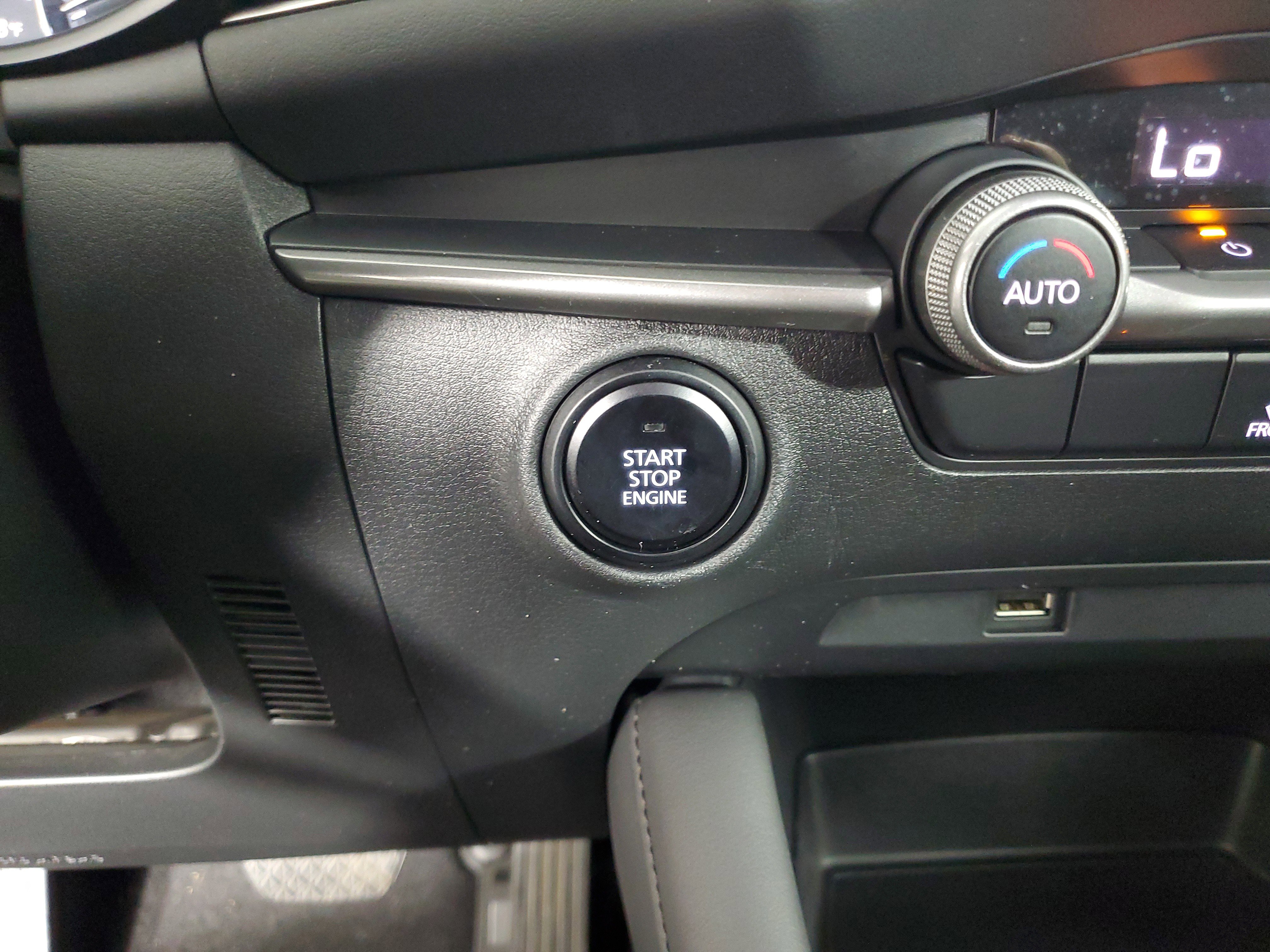 Used 2020 MAZDA MAZDA3 Hatchback image 19