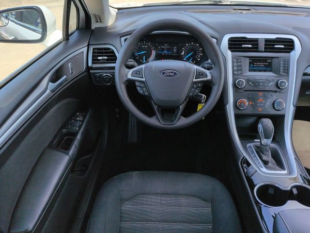 Used 2016 Ford Fusion SE FWD image 15
