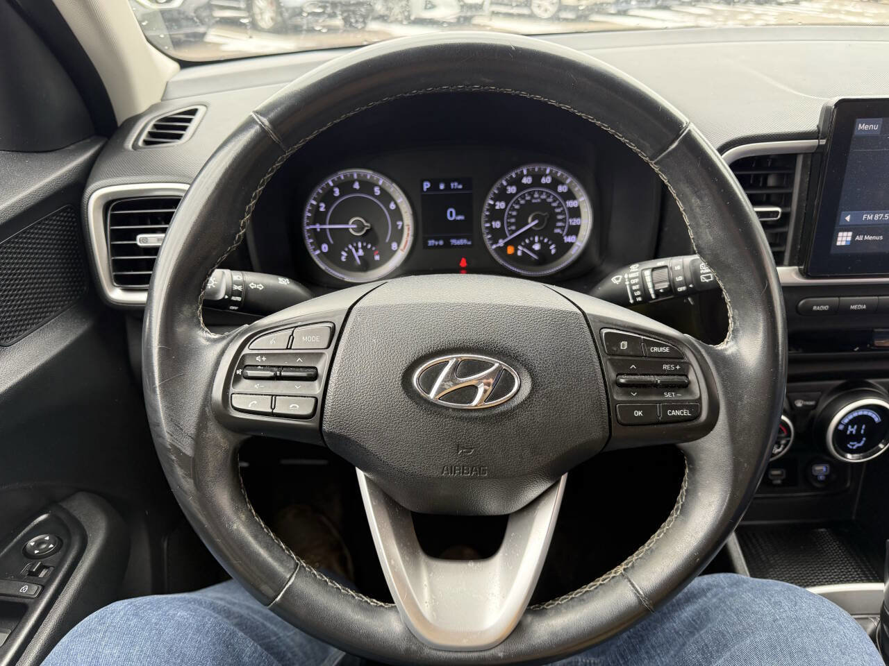 Used 2021 Hyundai Venue SEL image 22
