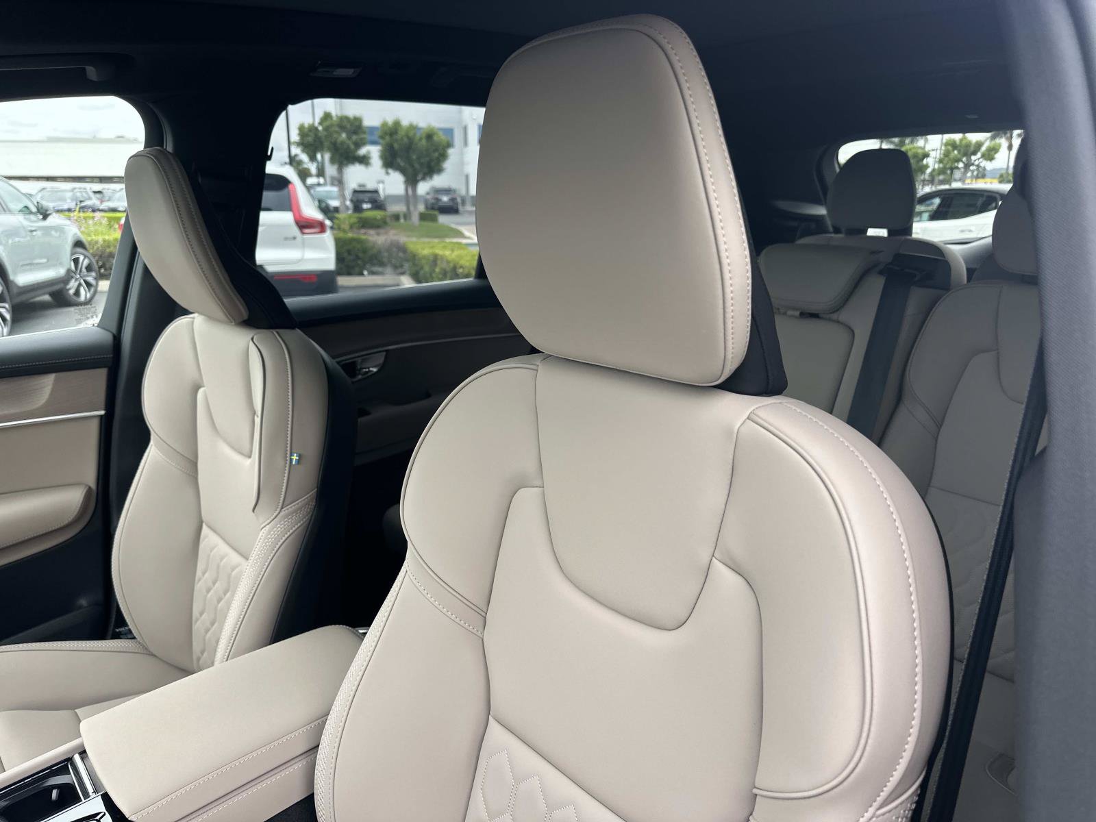 New 2026 Volvo XC90 T8 Plus w/ Protection Package Premier AWD/4WD image 15