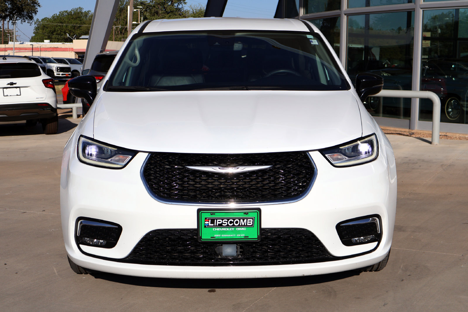 Used 2024 Chrysler Pacifica Touring-L FWD image 3