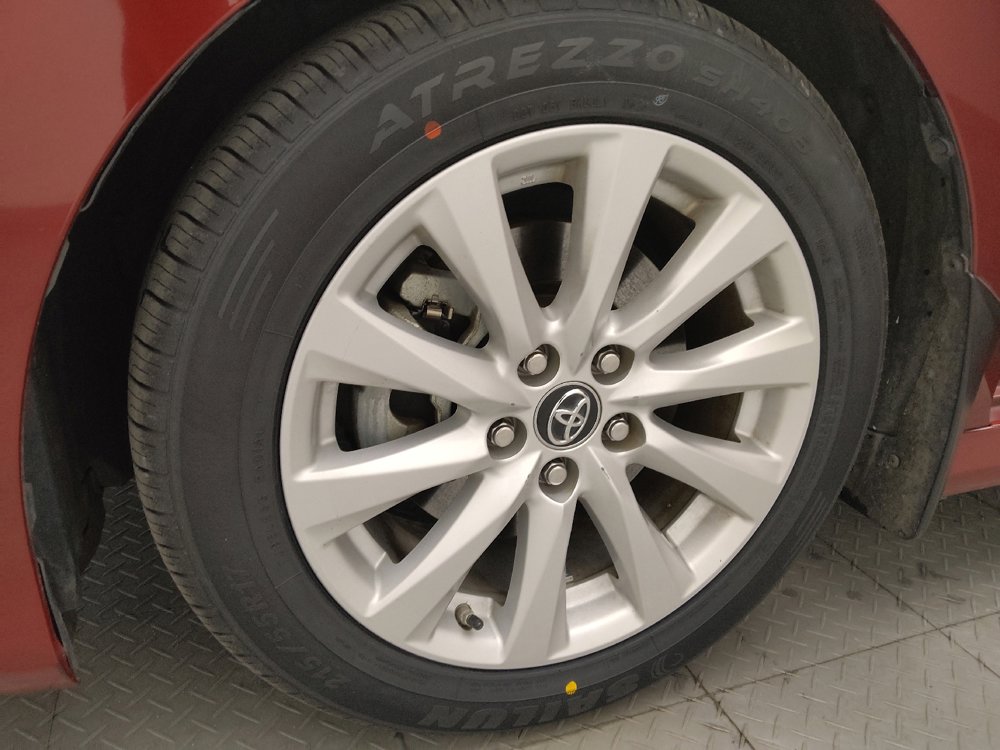 Used 2018 Toyota Camry LE FWD image 31