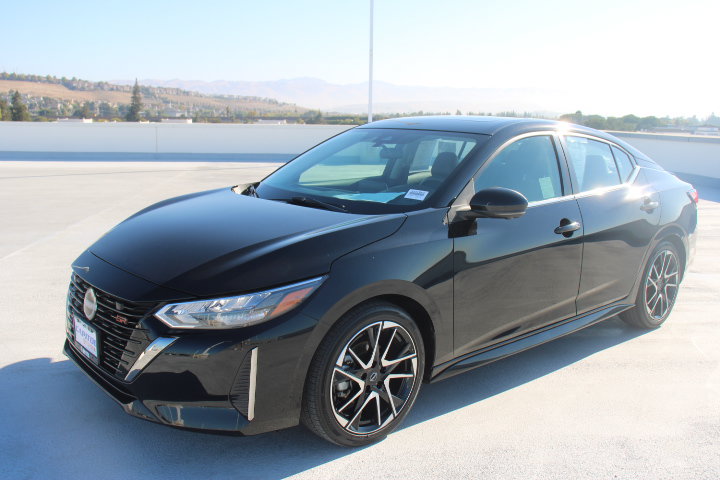 Used 2024 Nissan Sentra SR w/ SR Premium Package FWD image 6