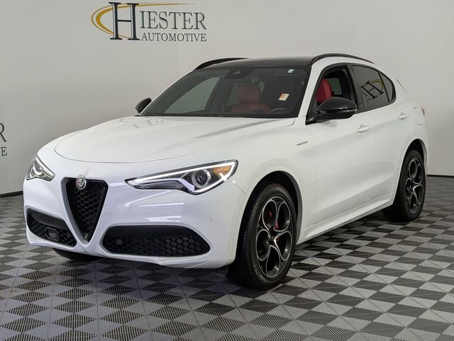 Used 2023 Alfa Romeo Stelvio Veloce AWD/4WD image 4