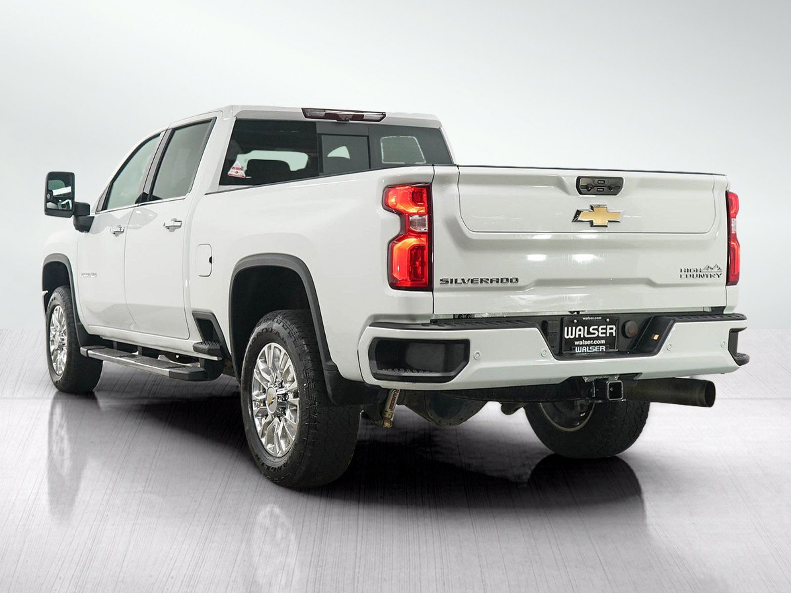 Used 2022 Chevrolet Silverado 2500 High Country w/ Technology Package AWD/4WD image 3
