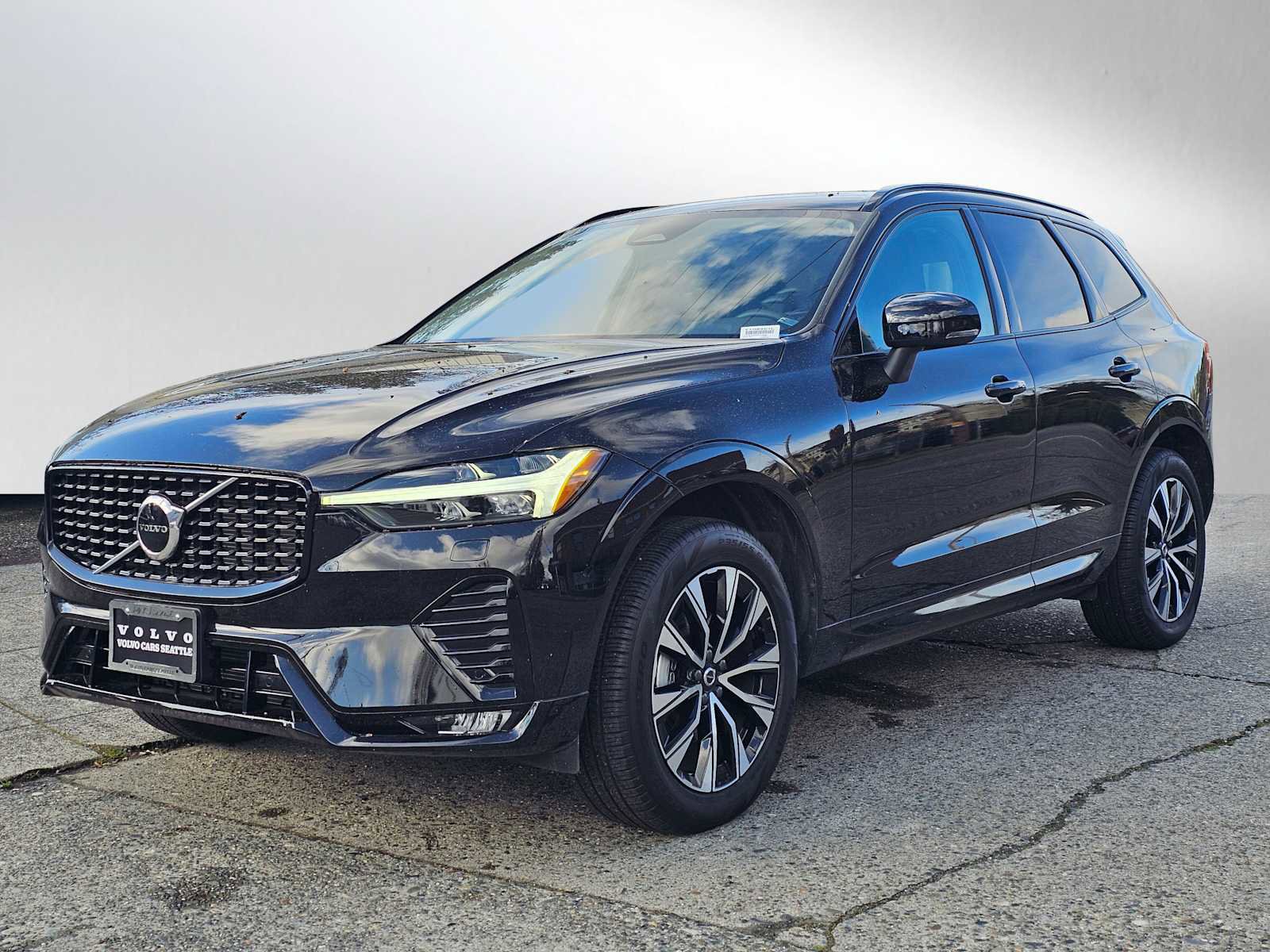 Used 2025 Volvo XC60 B5 Core w/ Protection Package Premier image 7