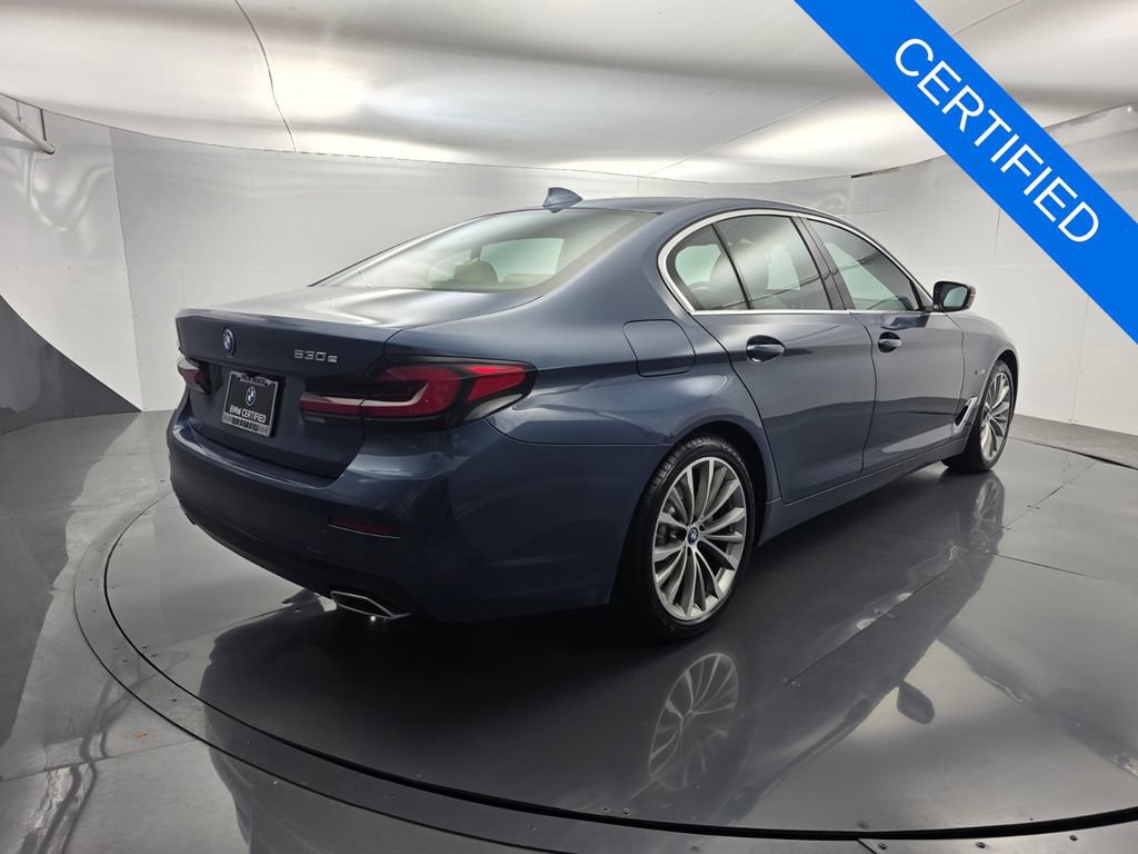 Used 2023 BMW 530e w/ Premium Package RWD image 4