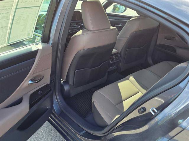 Used 2022 Lexus ES 250 w/ Premium Package AWD/4WD image 15