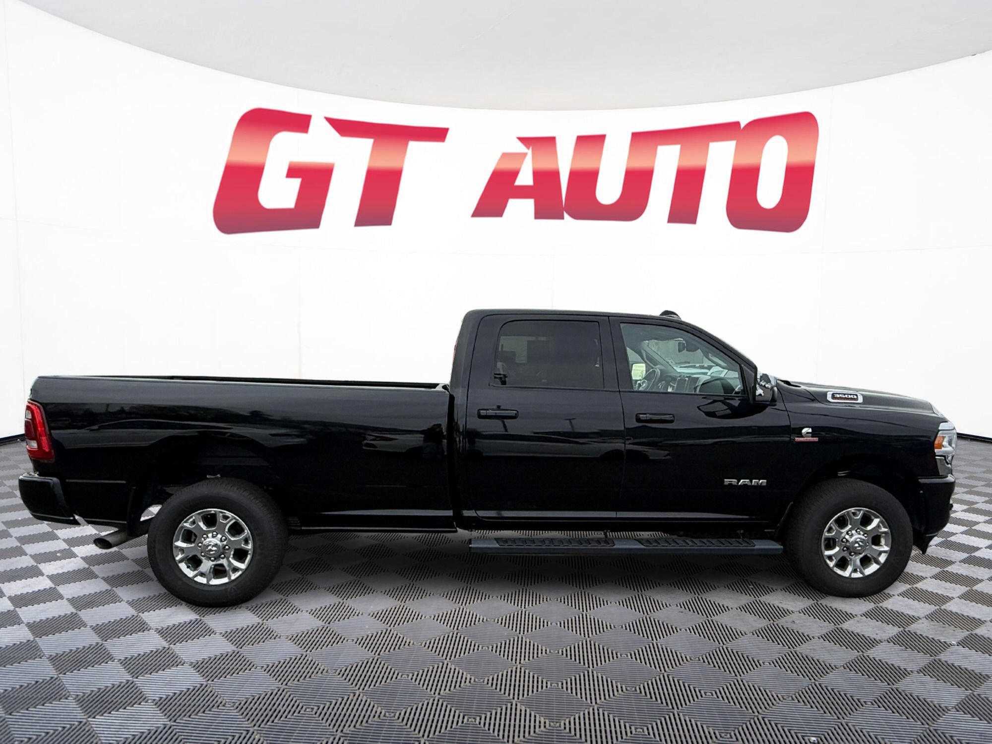 Used 2024 RAM 3500 Laramie AWD/4WD image 8