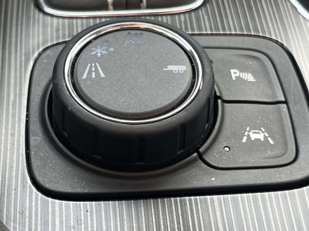 Certified 2018 GMC Acadia SLT image 23