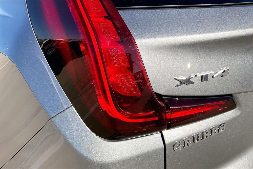 Used 2025 Cadillac XT4 Premium Luxury image 40