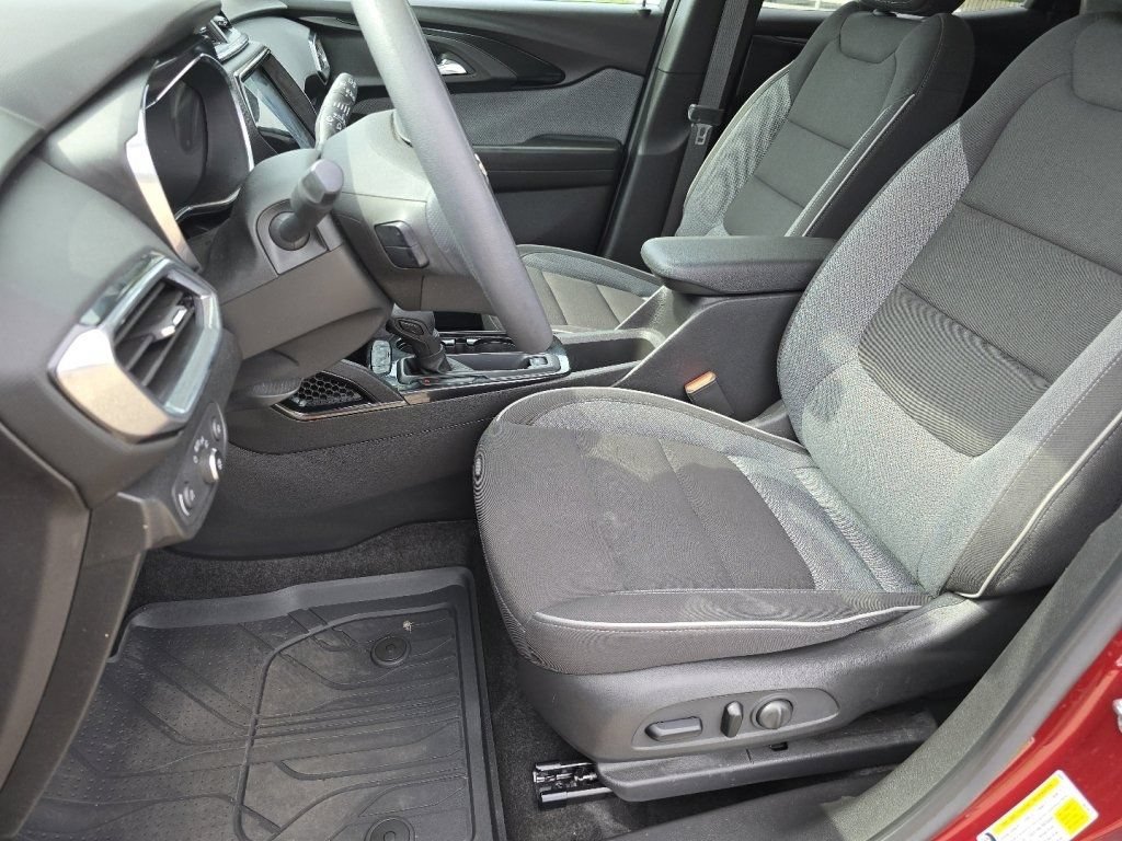 Used 2023 Chevrolet TrailBlazer LT w/ Convenience Package FWD image 23