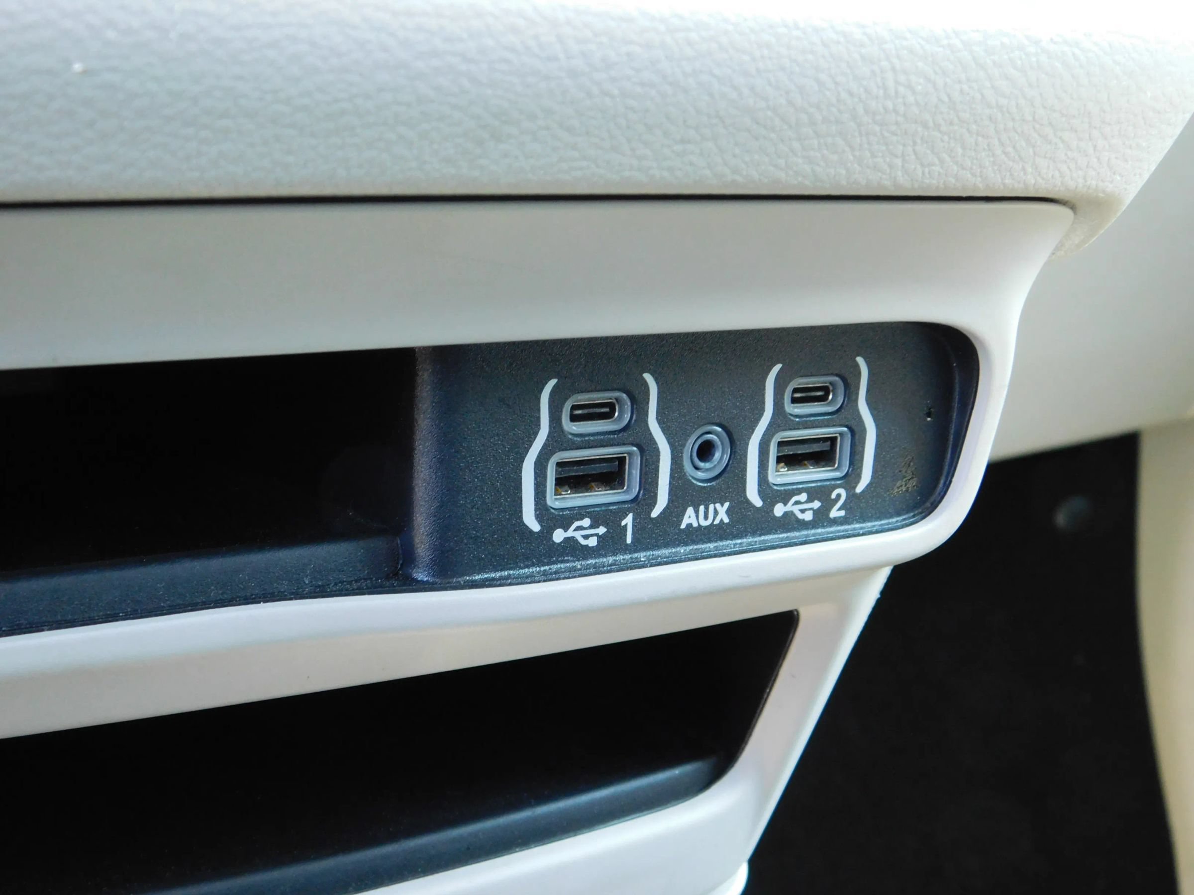 Used 2024 Chrysler Voyager LX FWD image 21