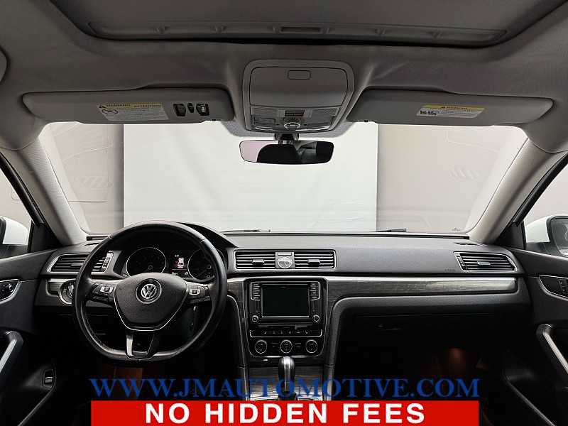 Used 2017 Volkswagen Passat 1.8T SE FWD image 12