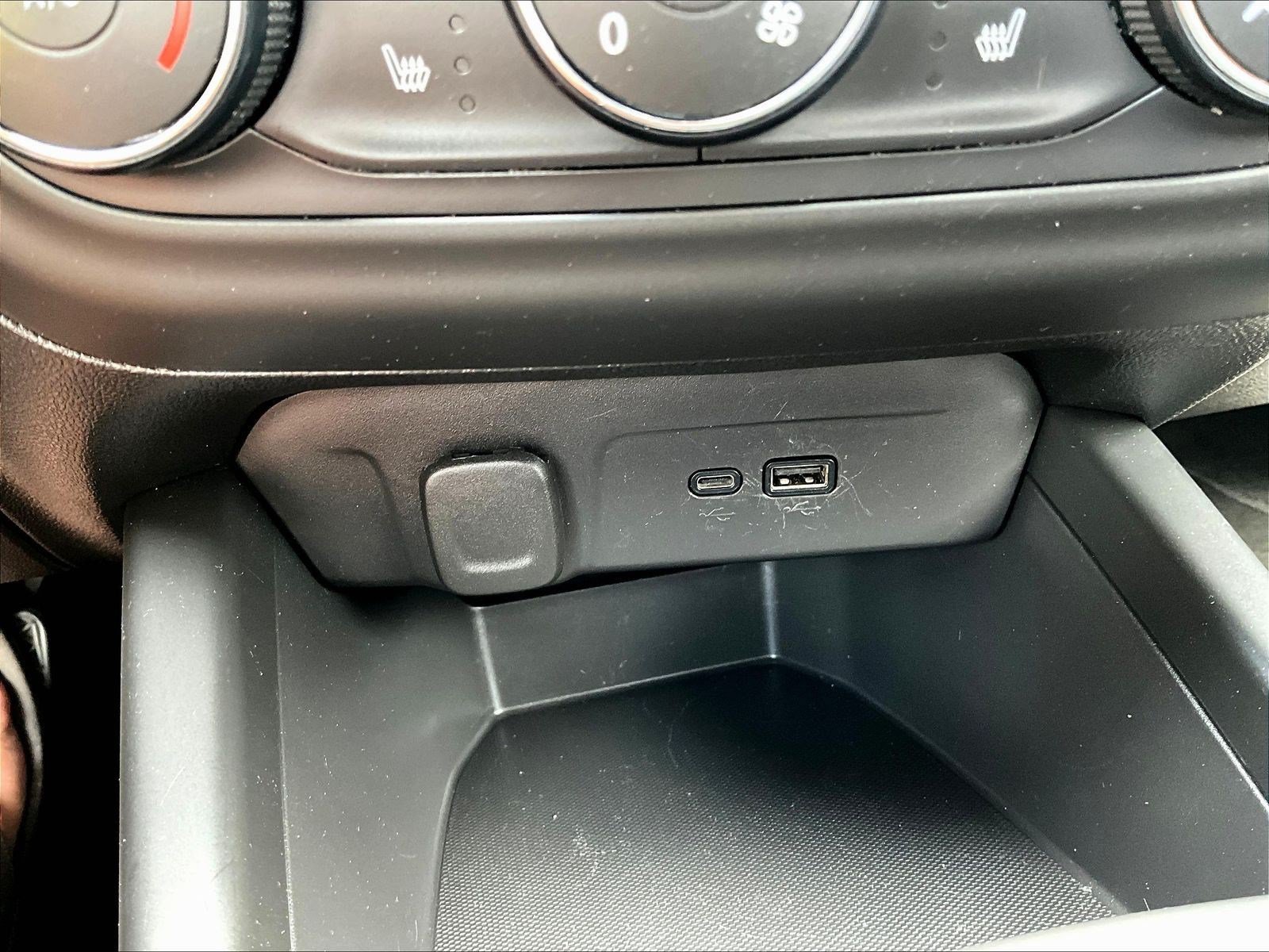 Used 2024 Chevrolet Trax RS FWD image 16