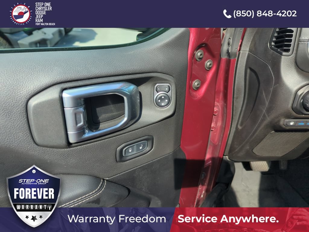 Used 2021 Jeep Wrangler Unlimited Sahara w/ Cold Weather Group AWD/4WD image 18