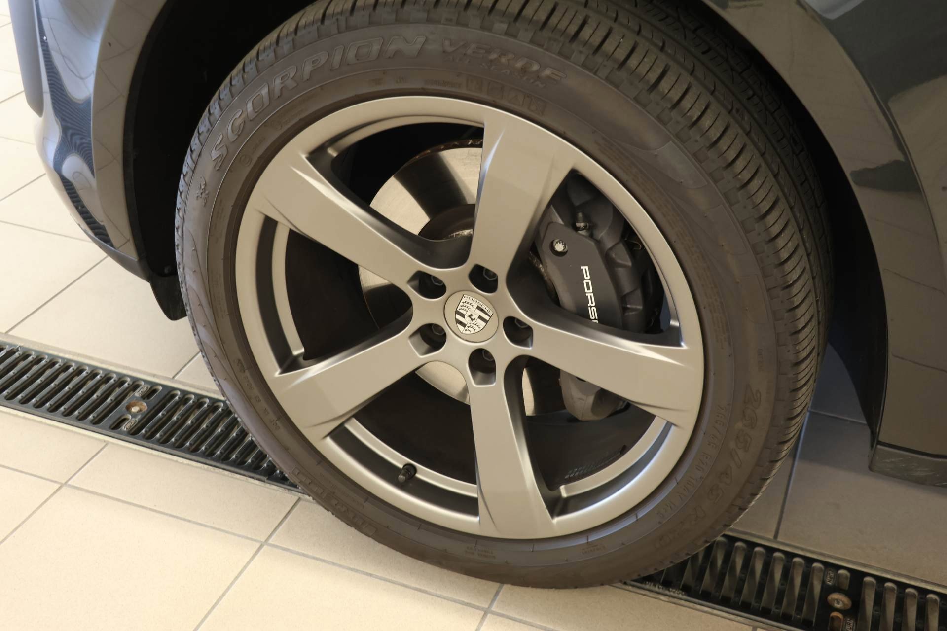 Used 2025 Porsche Macan image 23