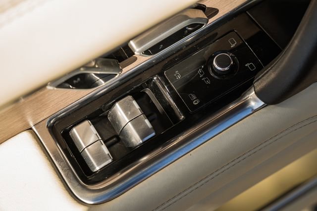 Used 2023 Land Rover Range Rover SE image 42