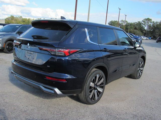 New 2026 Mitsubishi Outlander SE image 3