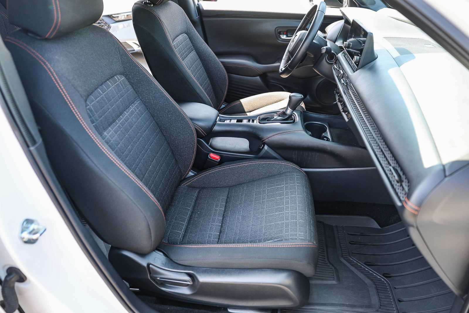 Certified 2025 Honda HR-V Sport image 8