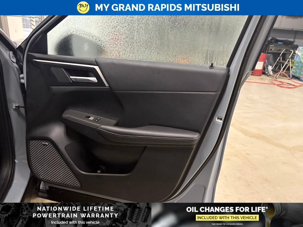 New 2026 Mitsubishi Outlander AWD image 13