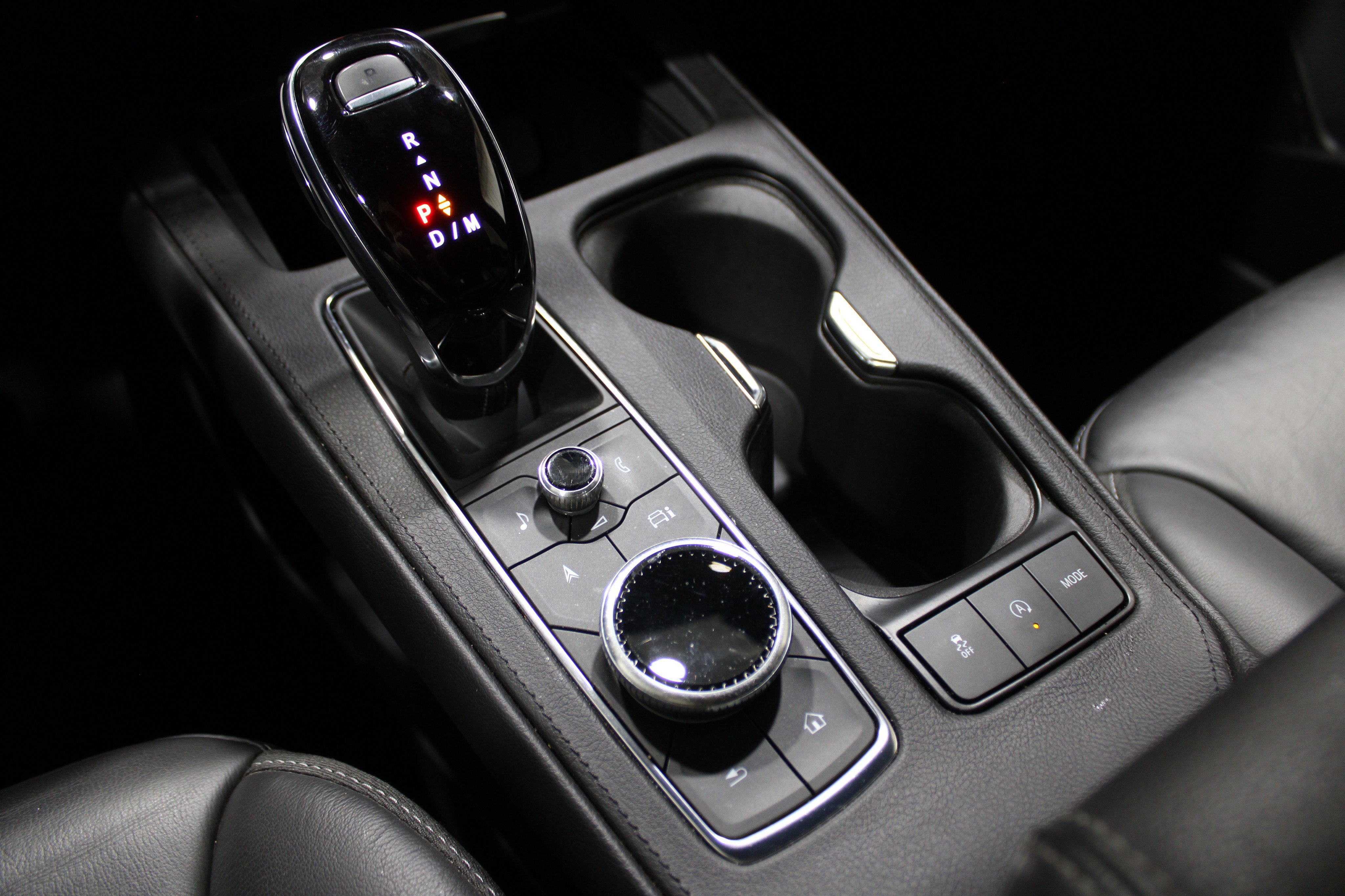 Used 2025 Cadillac XT4 Premium Luxury image 22