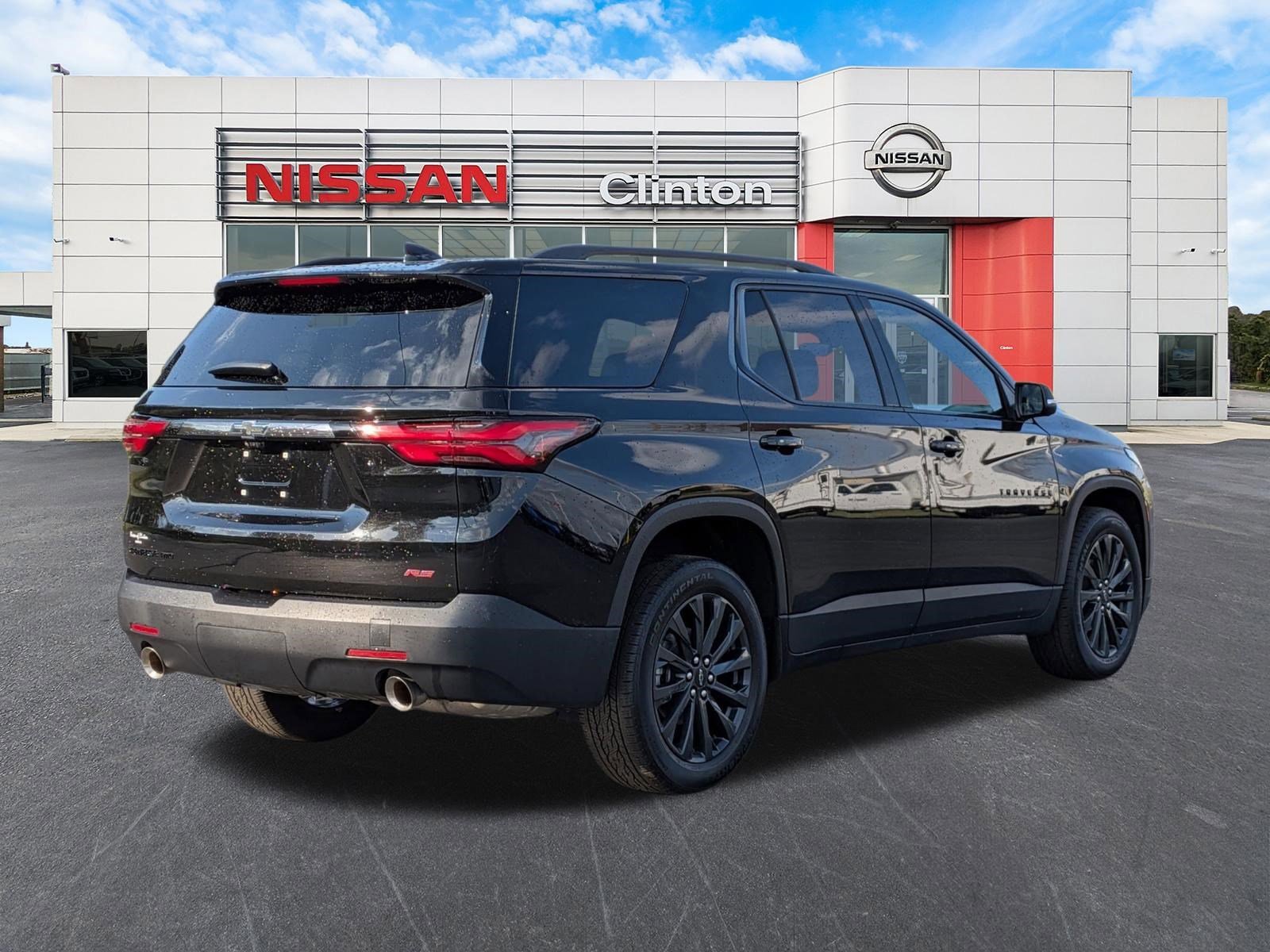 Used 2023 Chevrolet Traverse RS AWD/4WD image 3