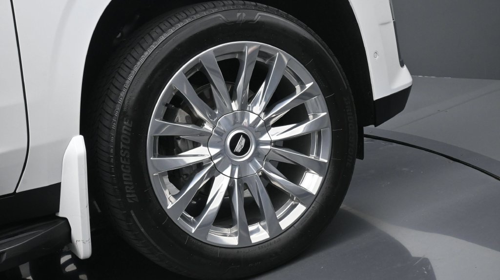 Used 2023 Cadillac Escalade Premium Luxury RWD image 6