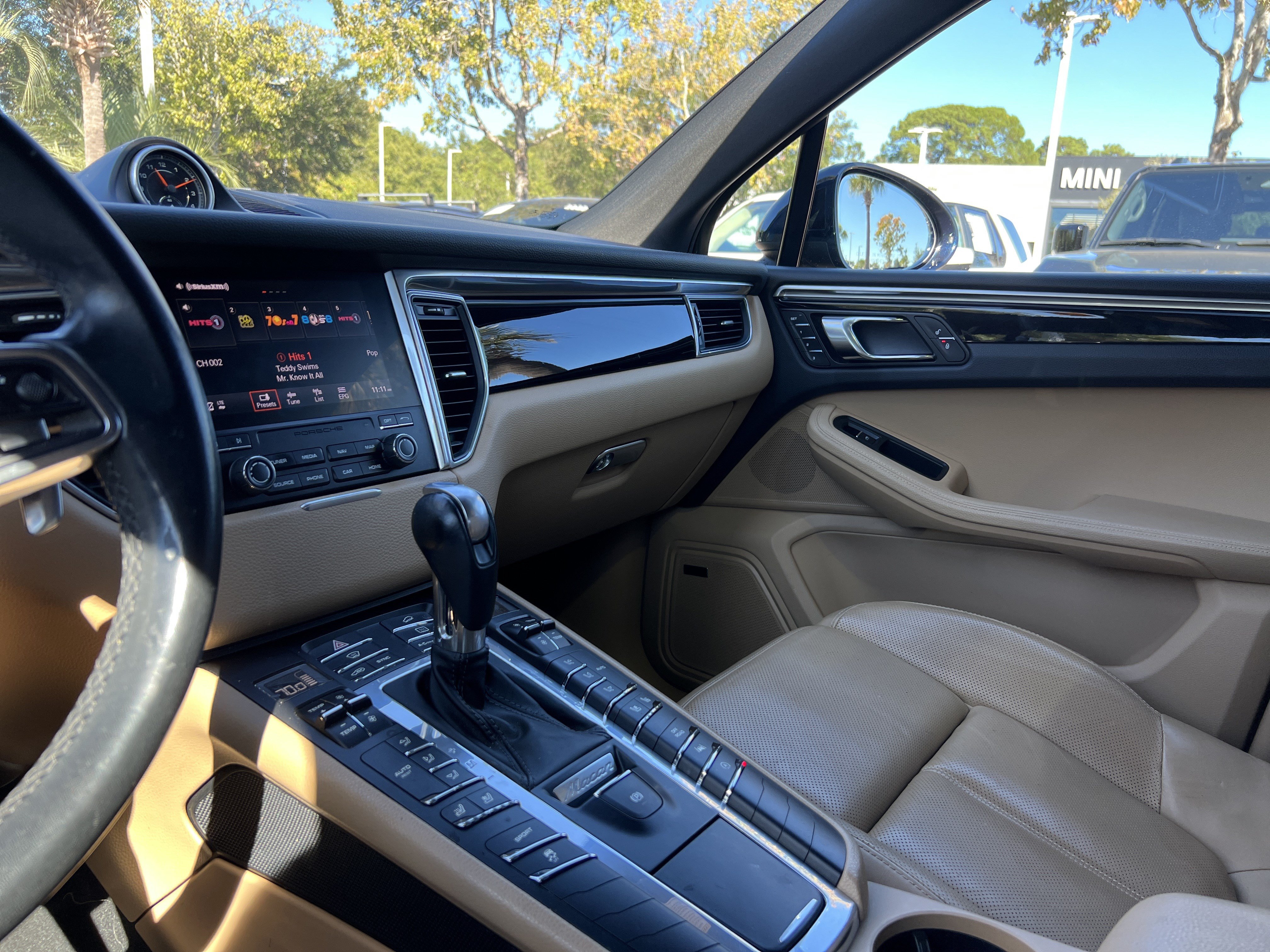 Used 2017 Porsche Macan S AWD/4WD image 30
