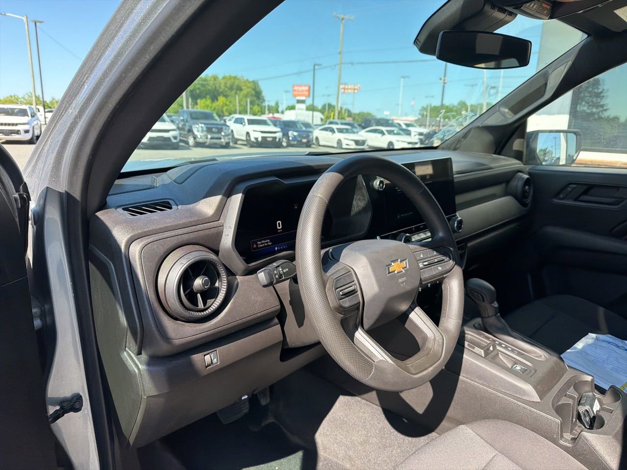 Used 2024 Chevrolet Colorado W/T image 4