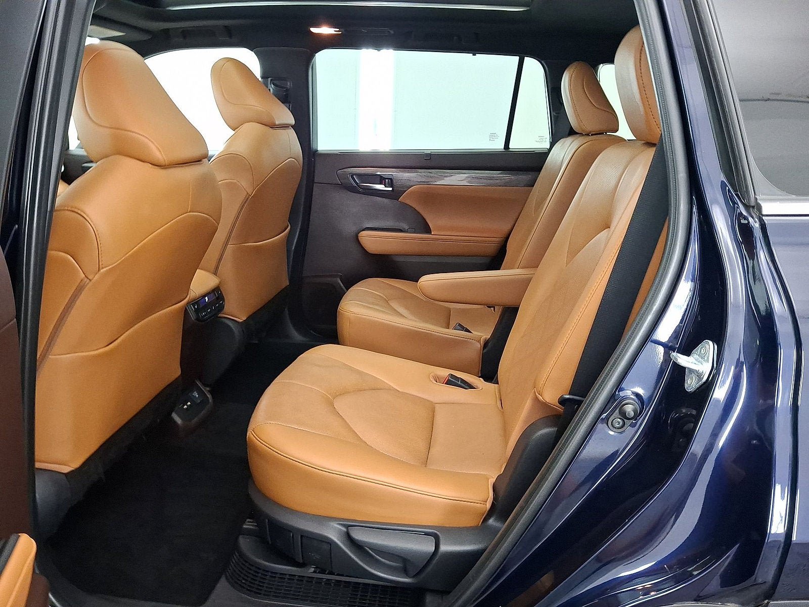 Certified 2020 Toyota Highlander Platinum AWD/4WD image 12