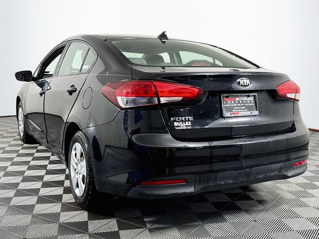 Used 2017 Kia Forte LX FWD image 5
