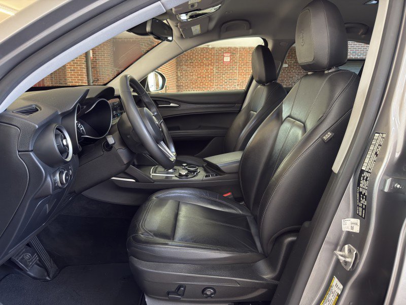 Used 2018 Alfa Romeo Stelvio AWD image 98