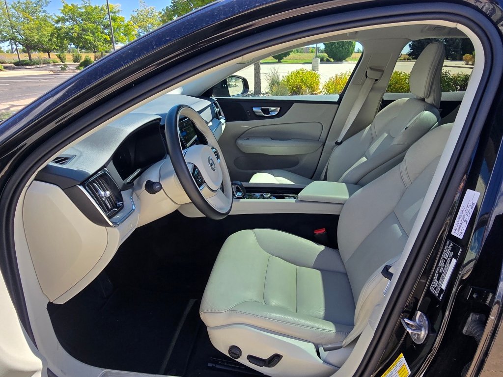 Used 2025 Volvo V60 B5 Cross Country Plus AWD/4WD image 13