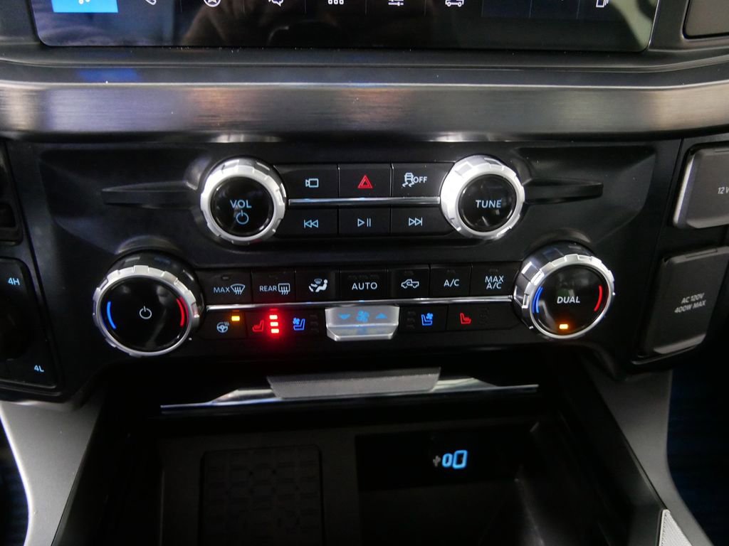 Used 2025 Ford F250 Lariat w/ Chrome Package image 28