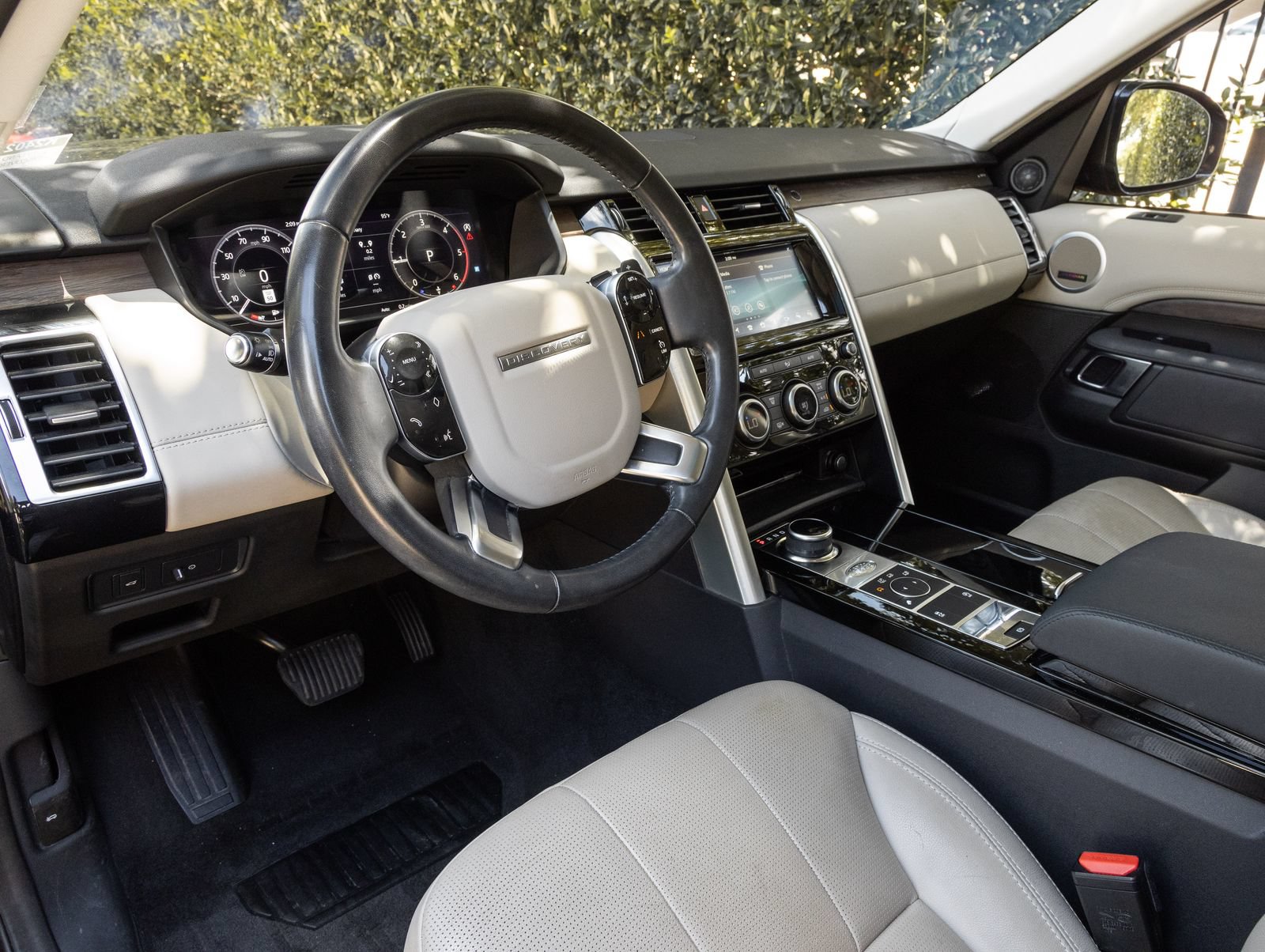 Used 2019 Land Rover Discovery HSE AWD/4WD image 4