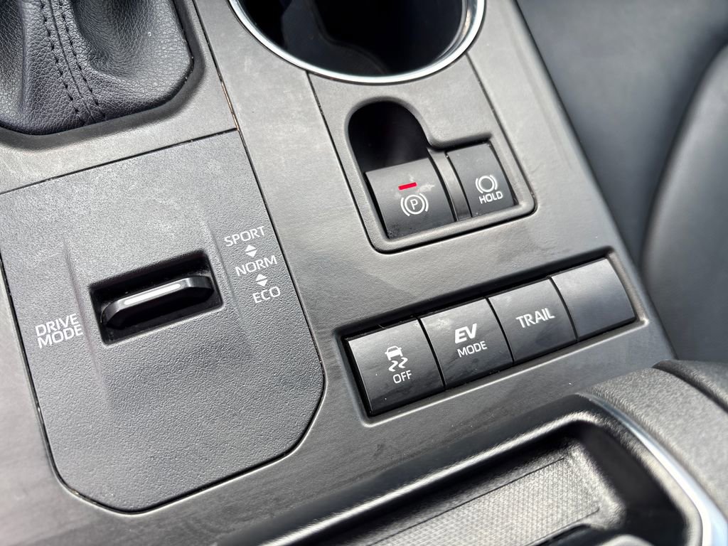 Used 2022 Toyota Highlander XLE image 24