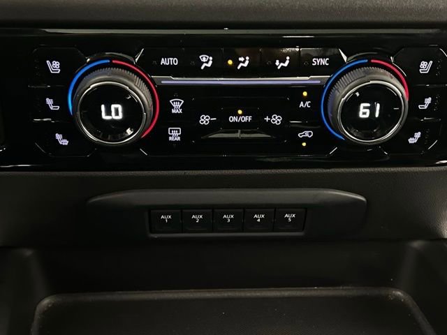 Used 2024 Chevrolet Silverado 3500 High Country w/ Technology Package image 14