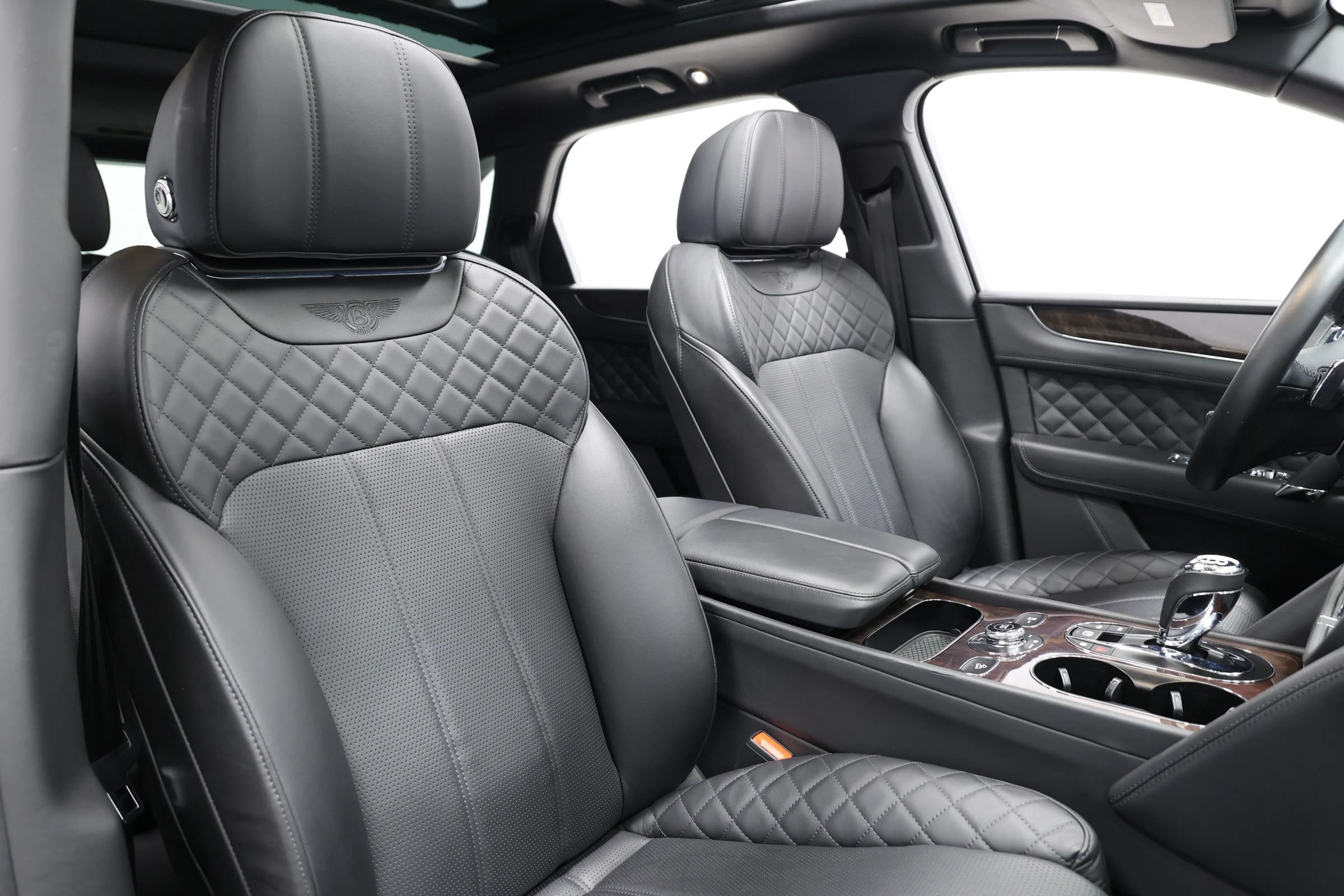 Used 2020 Bentley Bentayga Plug-In Hybrid AWD/4WD image 98