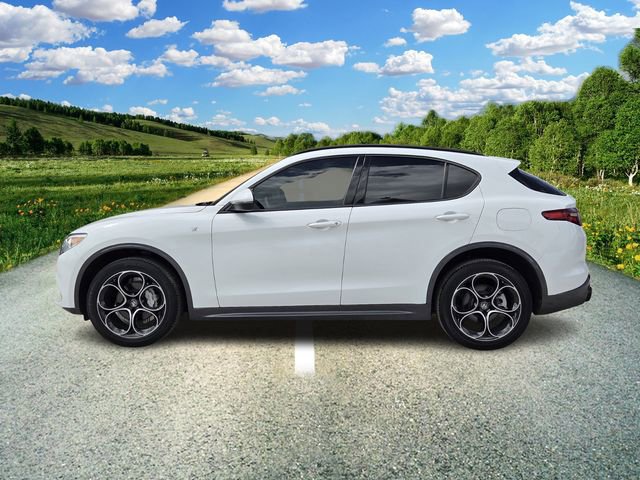 Used 2023 Alfa Romeo Stelvio Ti image 3