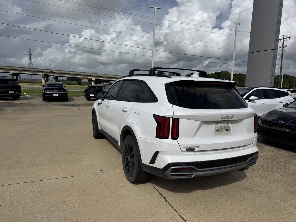 Used 2023 Kia Sorento SX image 17