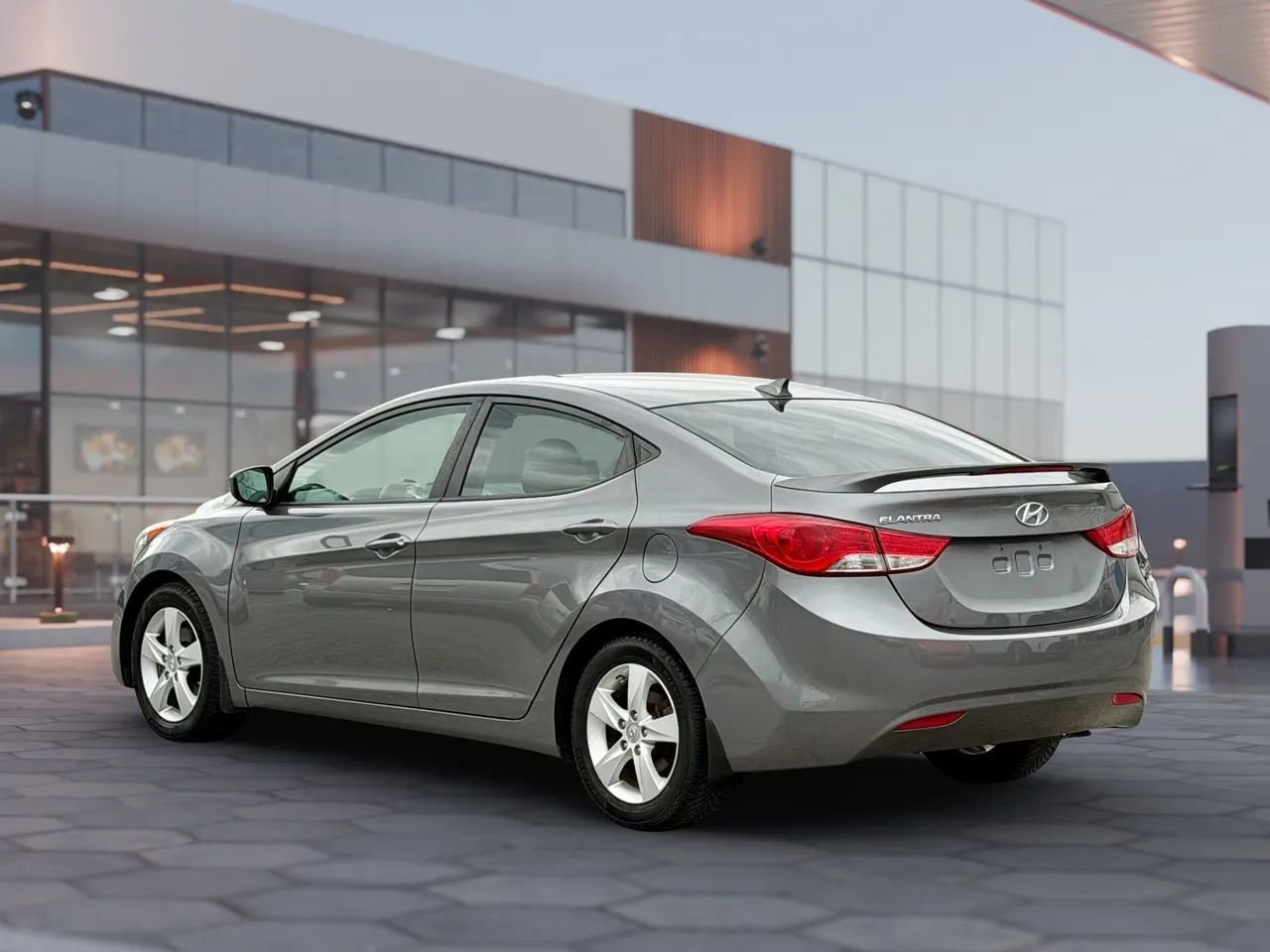 Used 2013 Hyundai Elantra GLS w/ Preferred Pkg image 6
