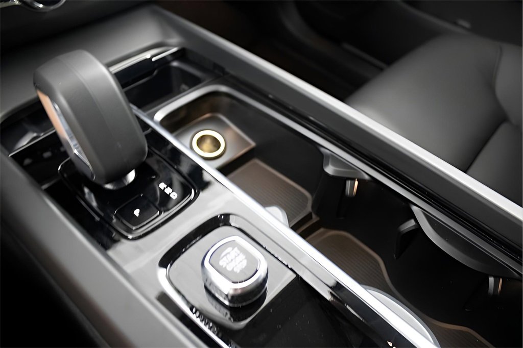 Used 2025 Volvo XC60 T8 Plus w/ Protection Package Premier image 26