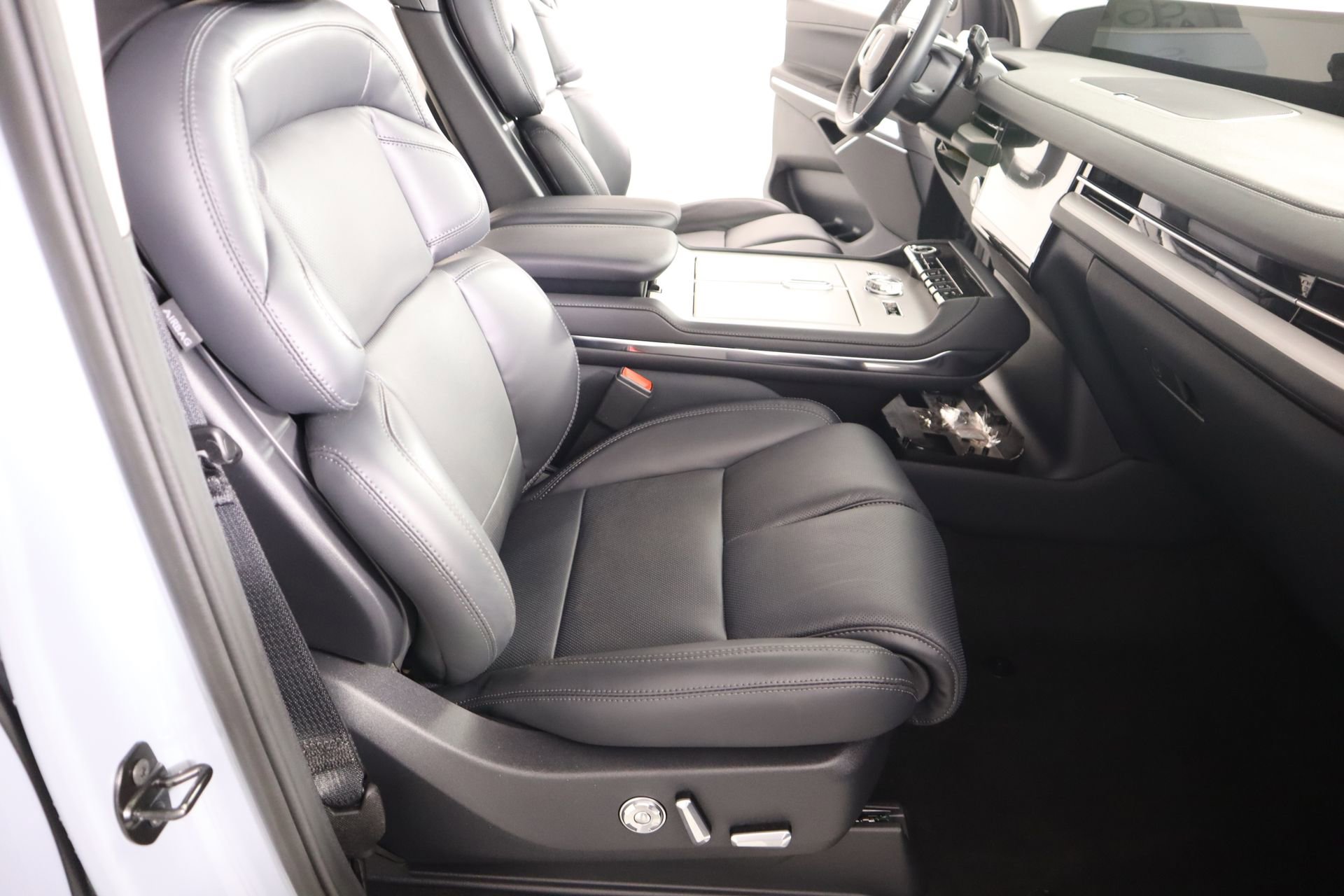 New 2026 Lincoln Navigator Premiere AWD/4WD image 15