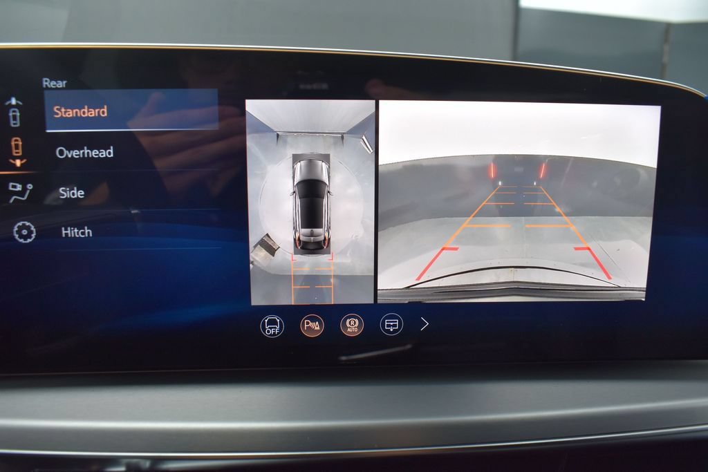 New 2026 Cadillac Lyriq Signature Sport w/ LPO, Floor Liner Package AWD/4WD image 19