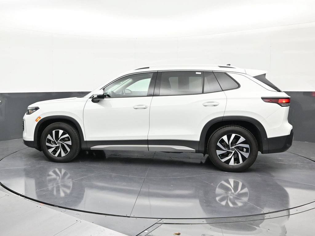 Used 2026 Volkswagen Tiguan S FWD image 2