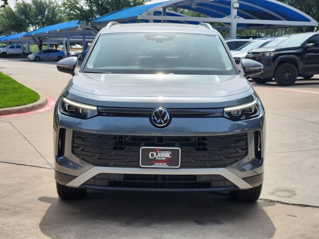 Used 2025 Volkswagen Tiguan SE AWD/4WD image 11