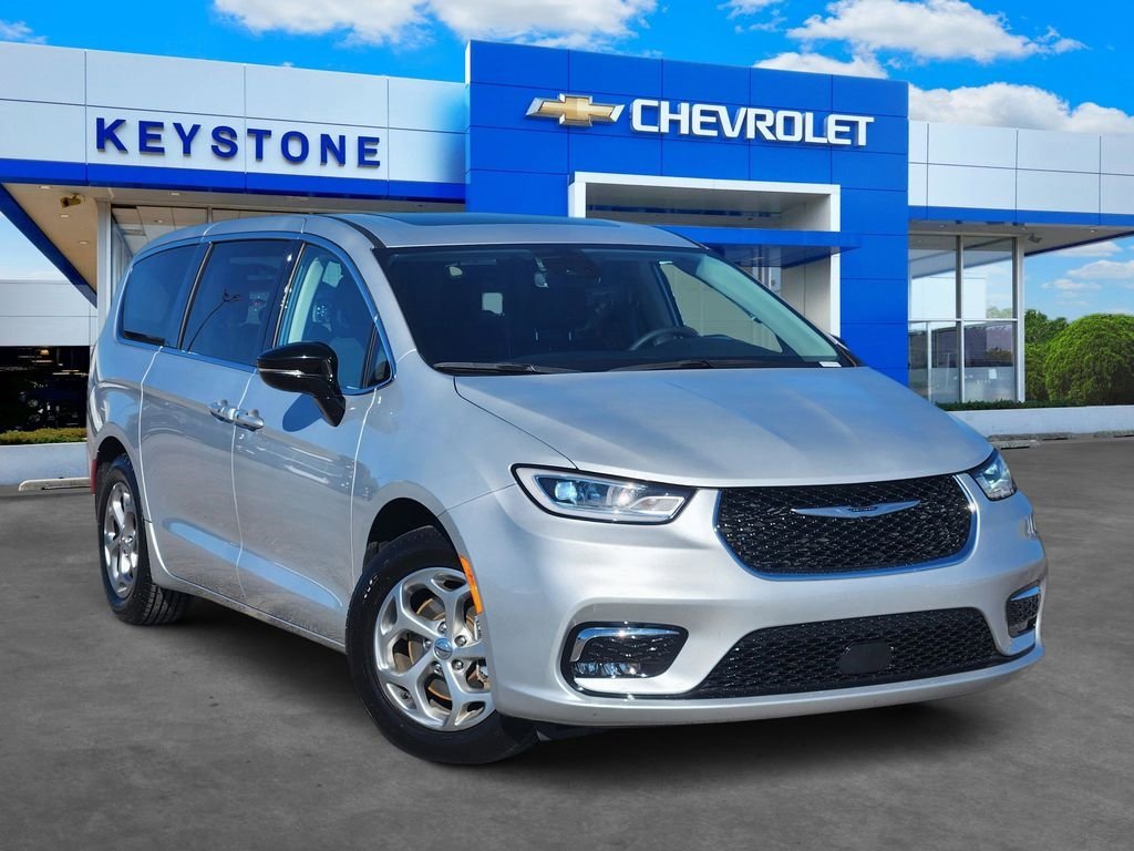 Used 2024 Chrysler Pacifica Limited